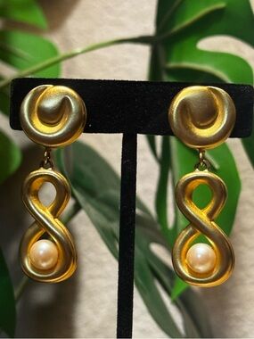 Vintage Givenchy Gold Tone Infinity Pearl Drop Clip-On Earrings Sculptural
